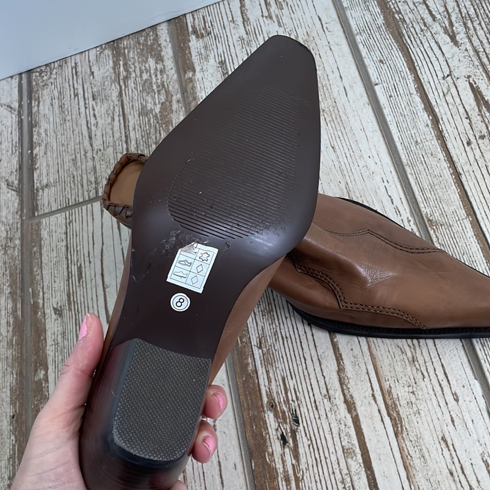 Two Lips Shoes - Picture 3 of 5